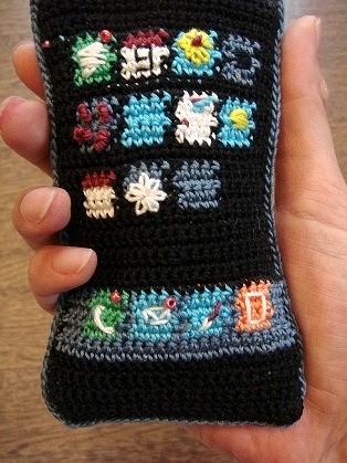 binaemonさん作「編み物・iPhone」。各アイコンの造型も凝っている。