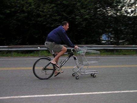 「ショッピングカー」＋「自転車」＝「shopping cart-bike combo」