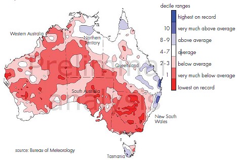 最新レポートによる8月から10月におけるオーストラリアの降水量。赤が少なく青が多い。白は平均並み。多くの地域で雨が少ないことが分かる。