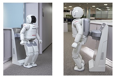 バッテリー残存量が少なくなると自分で判断して充電するASIMO