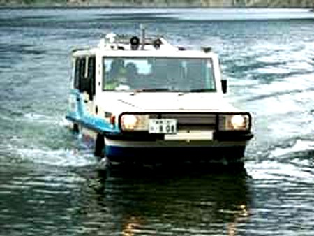 装備される水陸両用タクシー。