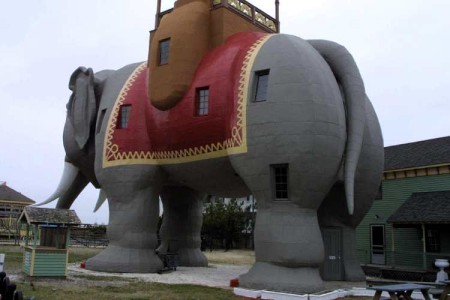 象な建物だゾウ。
