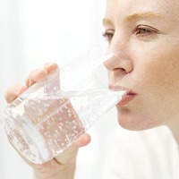 水を飲むイメージ