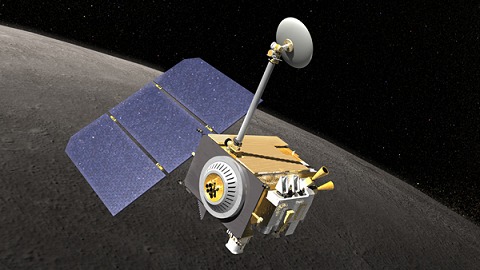 打ち上げ予定のLunar Reconnaissance Orbiter。ここに搭載されるメモリに自分達の名前が……