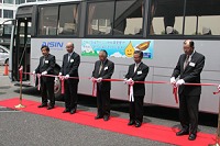 アイシン精機の廃油活用通勤バス出発式イメージ