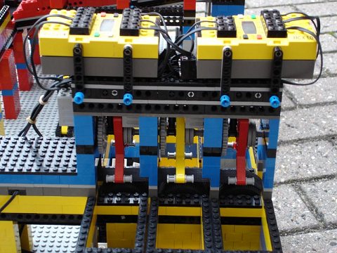レゴ振り分け機。しっかりと作動するから大したもの。