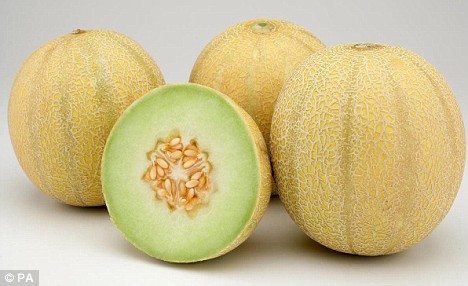 元記事のキャプションにいわく「Confusing fruit(混乱させられる果物)……見た目はメロンで味はレモンのよう」。