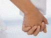 手をつなぐ夫婦イメージ