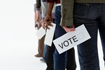 投票する若者イメージ