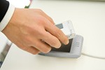 ファストフードでのケータイクーポン利用イメージ