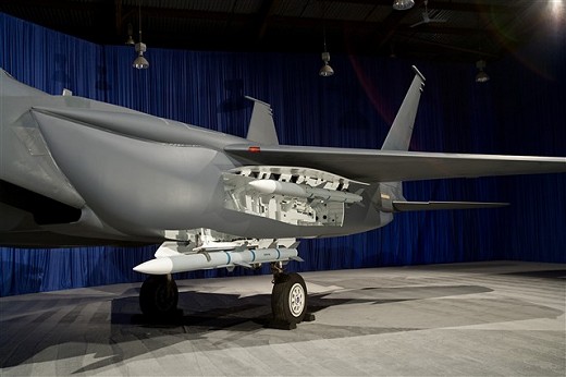 F-15SE(F-15 Silent Eagle)。写真で確認した限りでは複座型