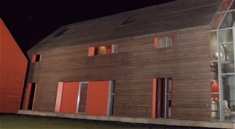 Ross Russell氏の家。一見すると普通の納屋的な家なのだが。