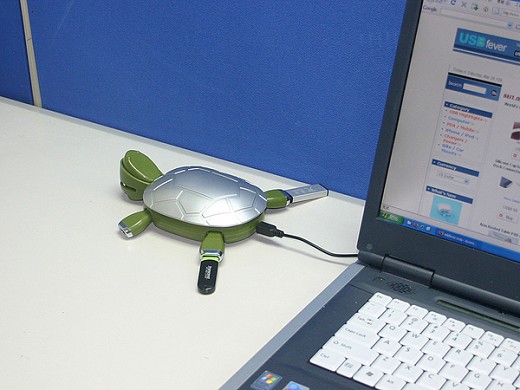 Turtle-Look USB 2.0 Hub with a Tray