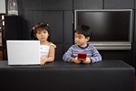 ゲーム機とインターネットイメージ