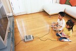 さらに旧世代のスーパーファミコンで遊ぶ子どもイメージ