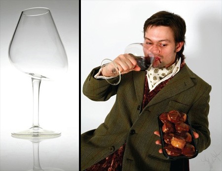 「暴食(gluttony)」。写真のように食べ物を抱えながら飲むときにはこんな形の方が、ということ。