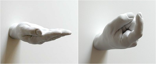 「なんかください」「こっち来て」的な手首のフック