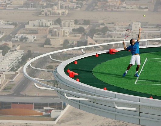 「バージュ・アル・アラブ・ホテル」ご自慢のテニスコート