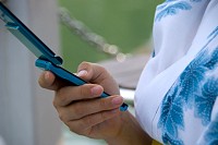 携帯でデジタルコンテンツ購入イメージ
