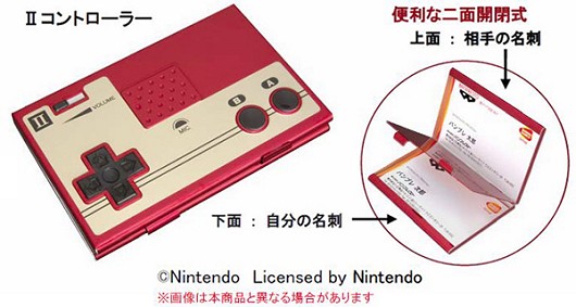 IIコントローラーにはマイクを模したブツブツも。