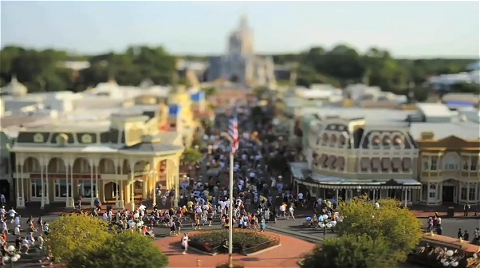 A Model Day At Disney Parks - Exclusive Tilt-Shift Video Featuring Magic Kingdo。