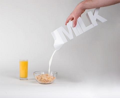 「MILK」(牛乳)の文字で作られた牛乳パック