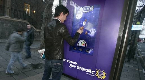 Cadburys Creme Egg Bus shelter game。