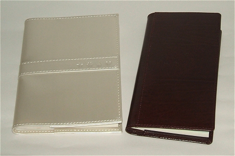 カラフルスケジュールン(左)とタナベ経営の優待手帳(右)