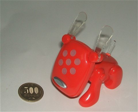 idog(ホノオ)を五百円玉と並べてみる。大きさが分かるだろうか。