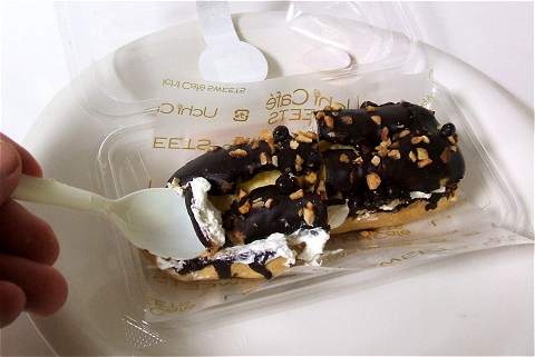 このようにスプーンですくって食べる、とはあるけれど……