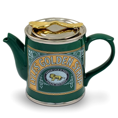 ↑ かなりオシャレなティーポット。有名なシロップ「Lyle's Golden Syrup」の缶を元にデザイン。お茶を注ぐ時に「ちょっと待って、そんなにシロップ要らないよお!」とツッコミが入りそう