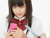 友達と携帯電話でやりとりイメージ