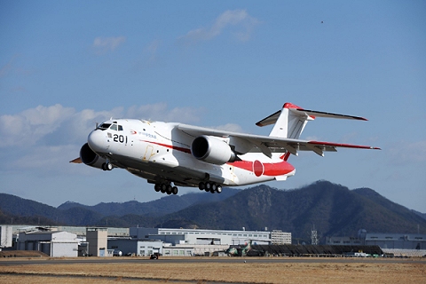 ↑ 川崎重工業提供画像による航空自衛隊次期輸送機「XC-2」の試作1号機