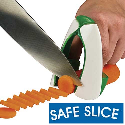 ↑ SAFE SLICE。指をはめ込んでガードするので包丁でざっくりという可能性はナシ