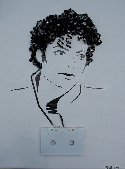 ↑ カセットテープのテープ部分で描かれたマイケル・ジャクソン