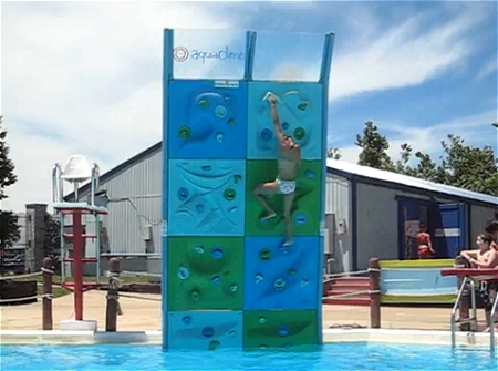 Aqua Climb at Big Splash。
