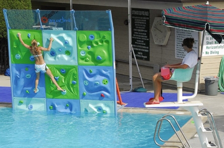 ↑ 色とりどりのアクアクライム(AquaClimb)