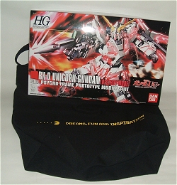 パックマン仕様のエコバッグに、機動戦士ガンダムUCの RX-0 UNICORN GUNDAM (DESTROY MODE)の1/144スケールHGプラモデル