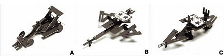 ↑ 実は組立方次第でF1カーや軍用機、軍艦(?)に早変わりする