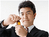 ドリンク剤を飲む人