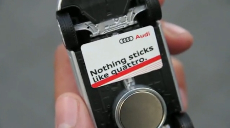 ↑ シールのメッセージは「Nothing sticks like quattro.」