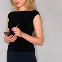 女性のスマートフォン利用