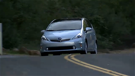↑ Toyota Prius V 2012 Footage。