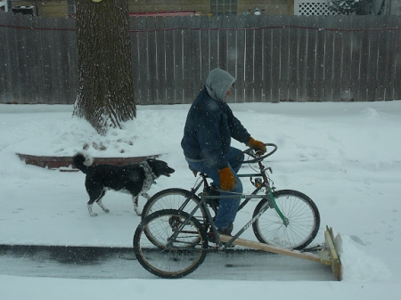 ↑ 雪かき自転車