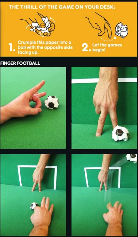 ↑ 図解にあるように、チラシそのものを丸めてサッカーボールを自作し、指でミニサッカーを楽しんでね、という主旨のものだった次第