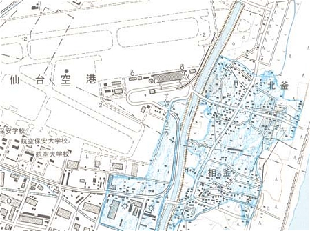 ↑ 公開された地図の一部から、仙台空港の近辺を切り抜いたもの。赤線が見当たらないのは、もっと奥地に存在するから(つまり上記部分はすべて津波の遡上範囲)