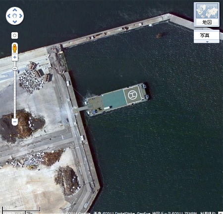 ↑ 相馬港に接岸中の「広域防災フロート」