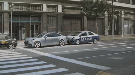 ↑ 「Marsh Insurance Brokers」の社用車が突っ込み、玉突き状態に。