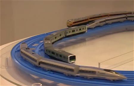 ↑ おもちゃショーでのプロモーションを撮影した動画。