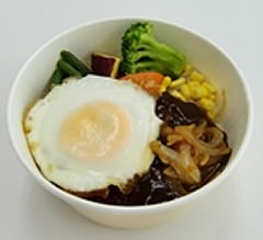 ↑ 1/3日分の野菜ロコモコ丼